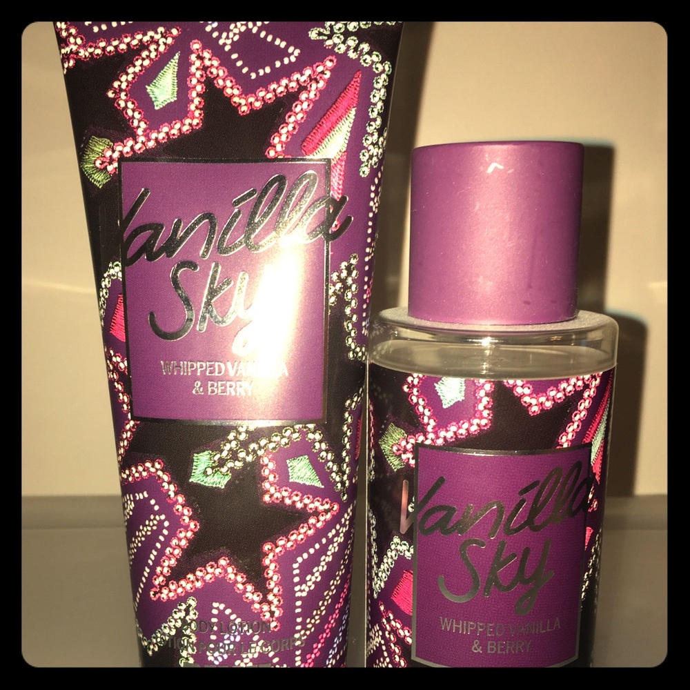 PINK Vanilla Sky Body Lotion & Body Mist